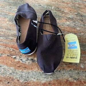 Tom’s black shoes, new 7.5, black